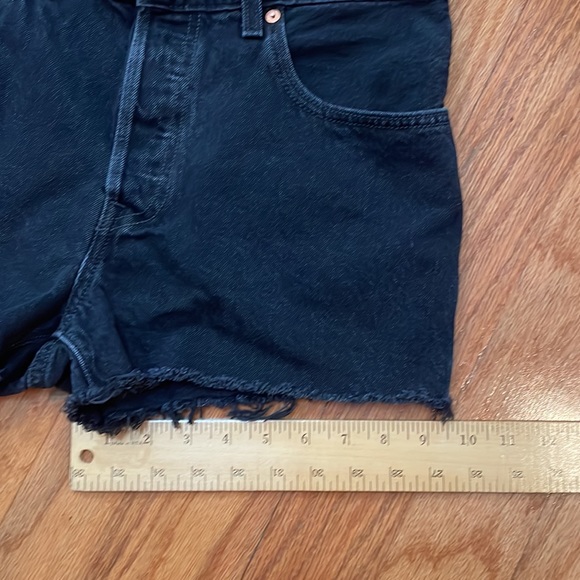 Levi’s 501 Black Women’s Shorts Cut Offs Raw Hem ButtonFly Size Tag 31 - Picture 10 of 13